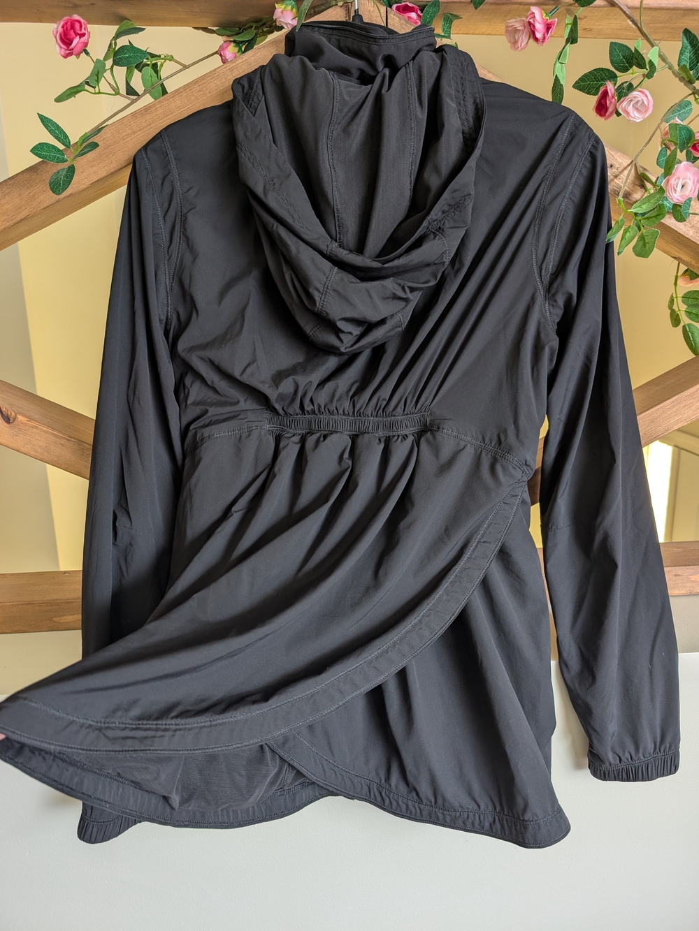 lululemon athletica Split-Hem Windbreaker-Black